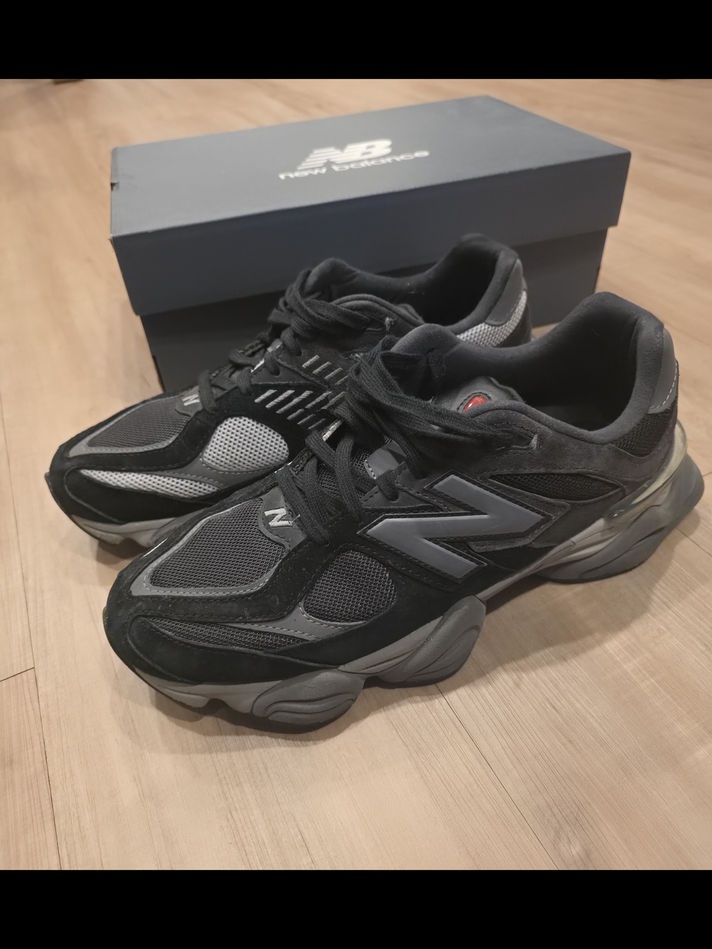 New Balance Men's Black & Gray Athletic Sneakers 9060